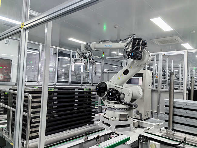 雄安新區(qū)首條信創(chuàng)產(chǎn)品數(shù)字化產(chǎn)線自動化裝配作業(yè)。雄安百信信息科技有限公司供圖