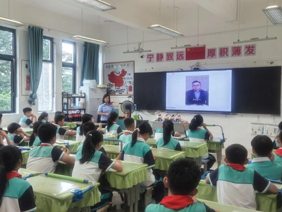 普法課堂現(xiàn)場(chǎng).jpg 普法課堂現(xiàn)場(chǎng).jpg