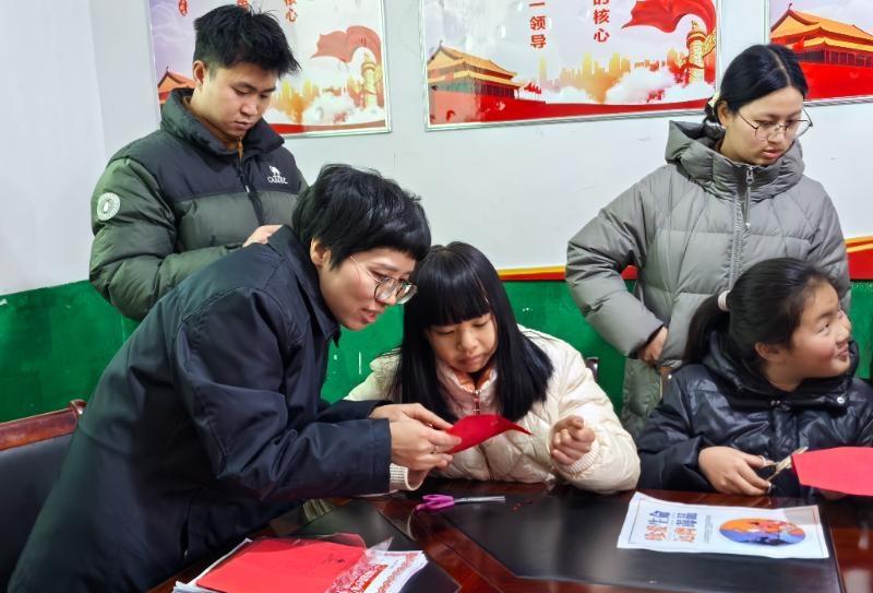 貴州盤州：當(dāng)非遺邂逅法治，新春主題黨日活動“走新”更“走心”