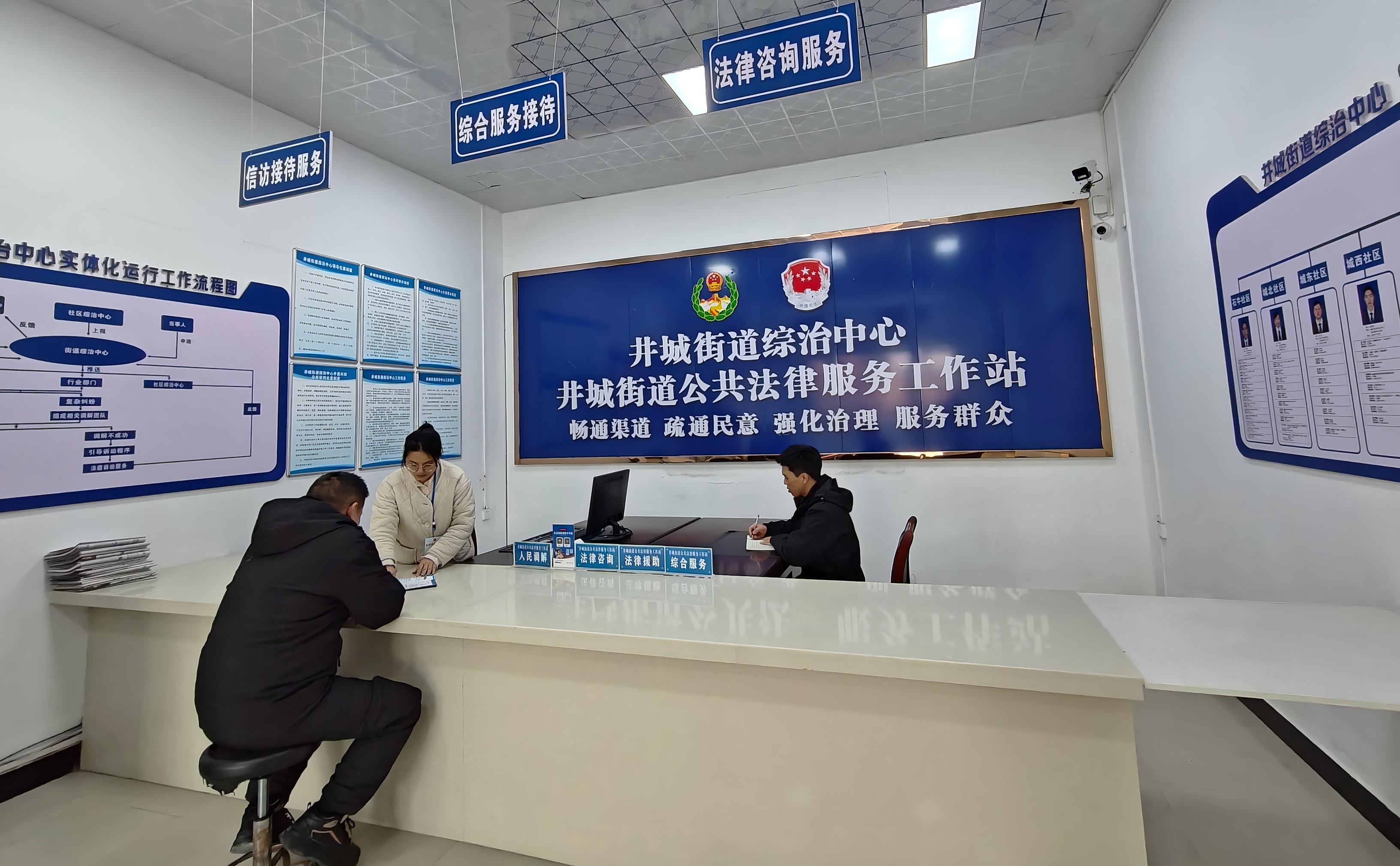 圖1 接待群眾.jpg 圖1 接待群眾.jpg