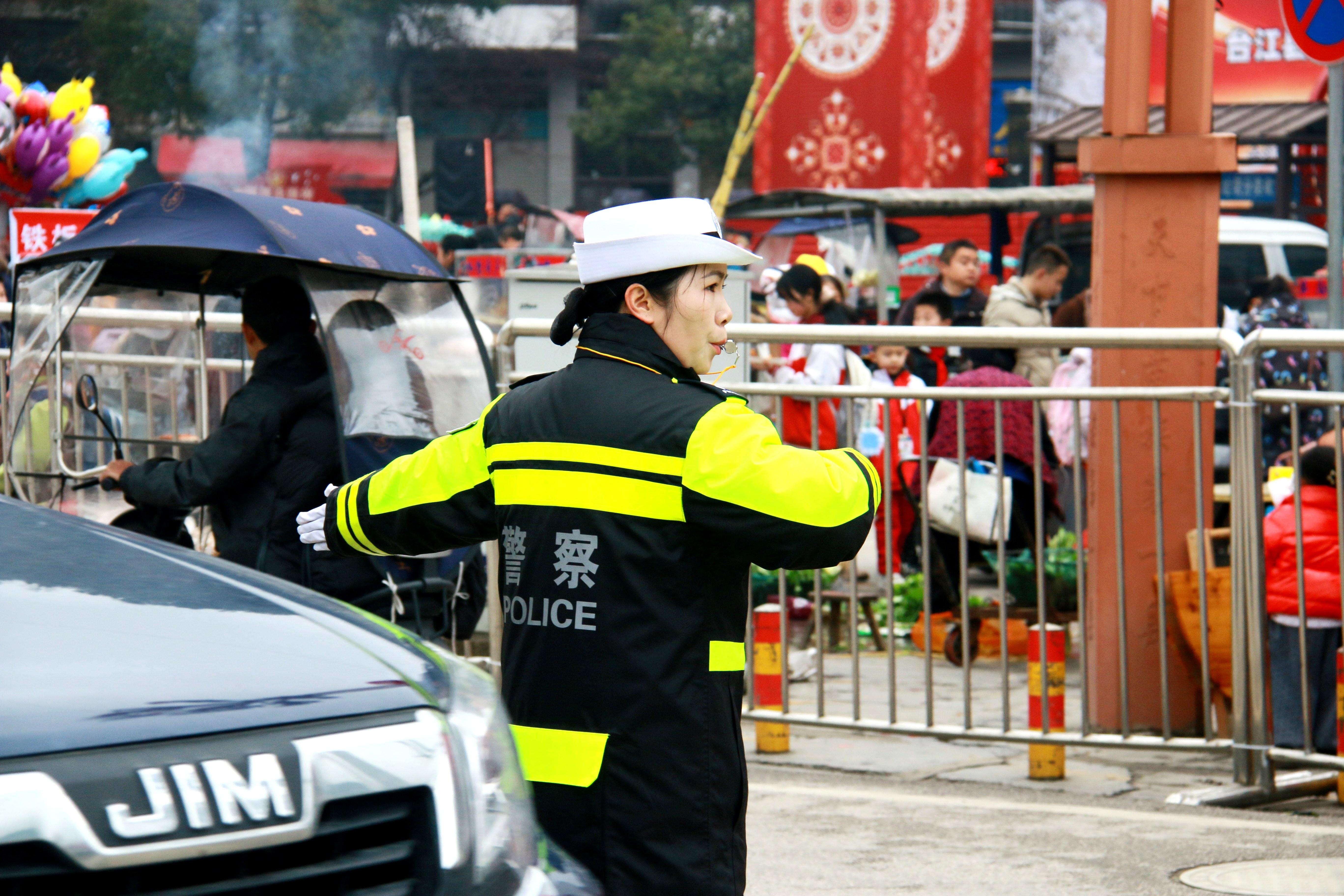 圖2指揮活動現(xiàn)場交通.jpg 圖2指揮活動現(xiàn)場交通.jpg