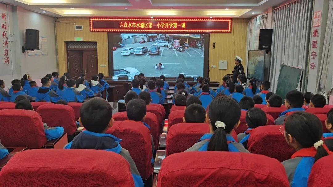 圖2 授課現(xiàn)場.jpg 圖2 授課現(xiàn)場.jpg