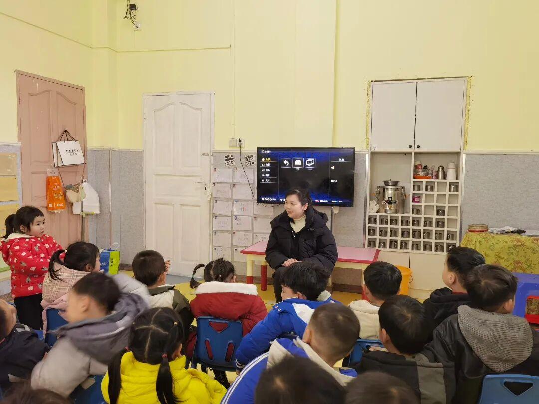 圖2  3月4日，愛立方幼兒園法治副校長楊宏平到校開展宣傳教育活動(dòng).jpg