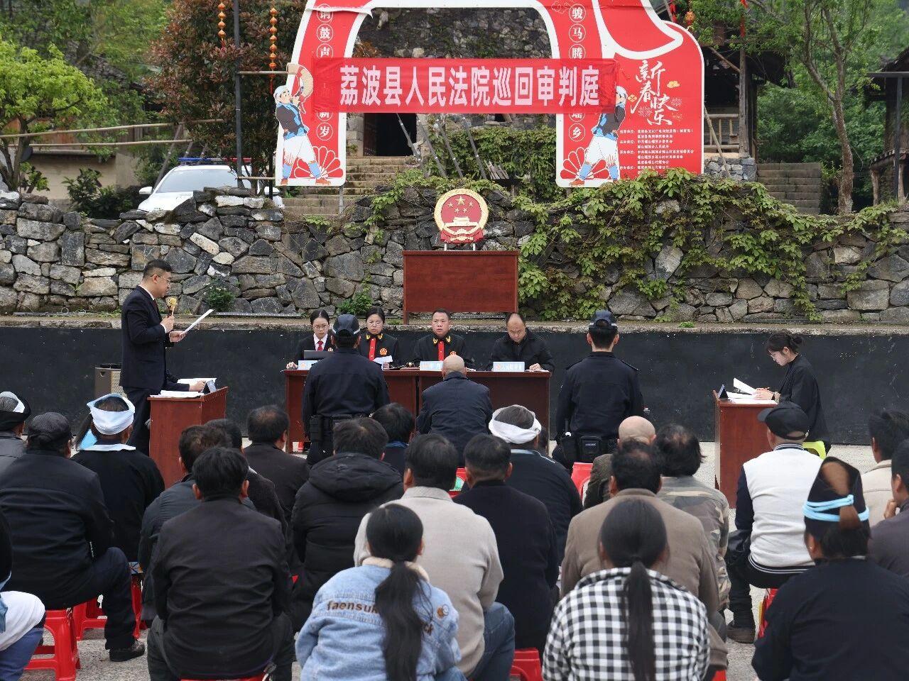 圖1庭審現(xiàn)場(chǎng).jpg 圖1庭審現(xiàn)場(chǎng).jpg