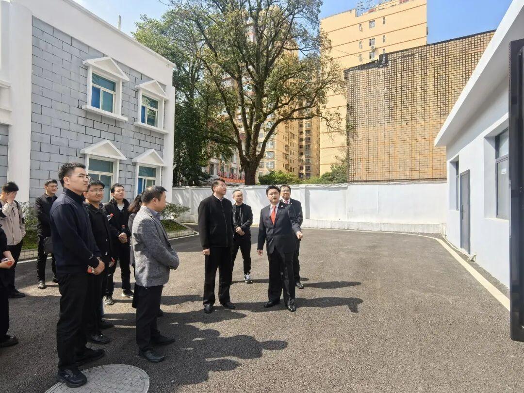 圖1 在沙包堡人民法庭調(diào)研.jpg 圖1 在沙包堡人民法庭調(diào)研.jpg