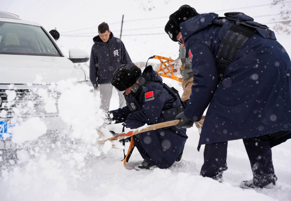 新疆喀什邊境管理支隊：打造帕米爾“楓”警旅游警務品牌 “平安驛站”守護詩和遠方