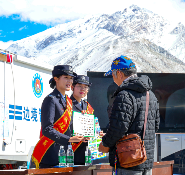 新疆克州：普法宣傳進(jìn)景區(qū) 國家安全入人心