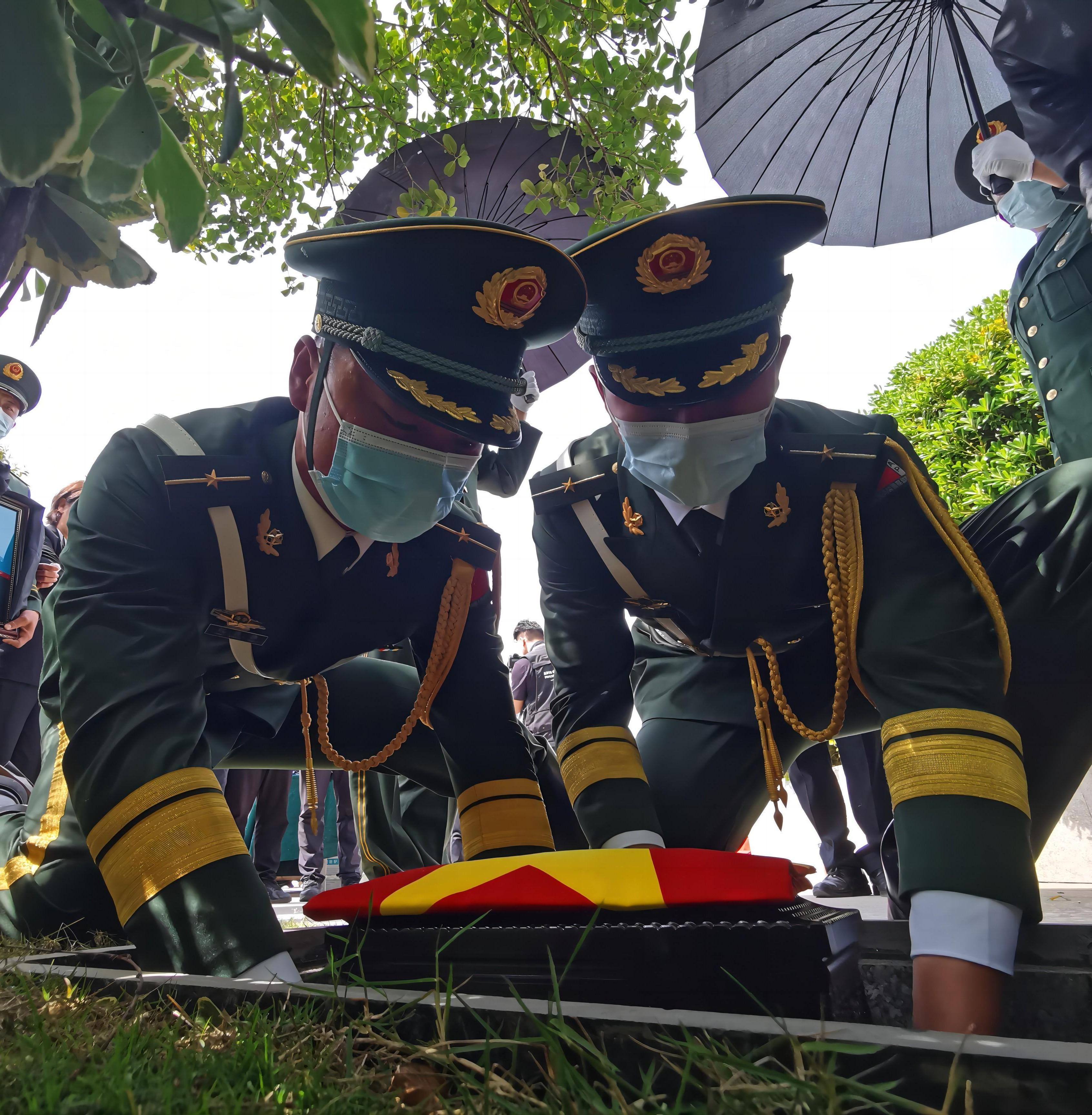 汪曉龍，我們送你回家！