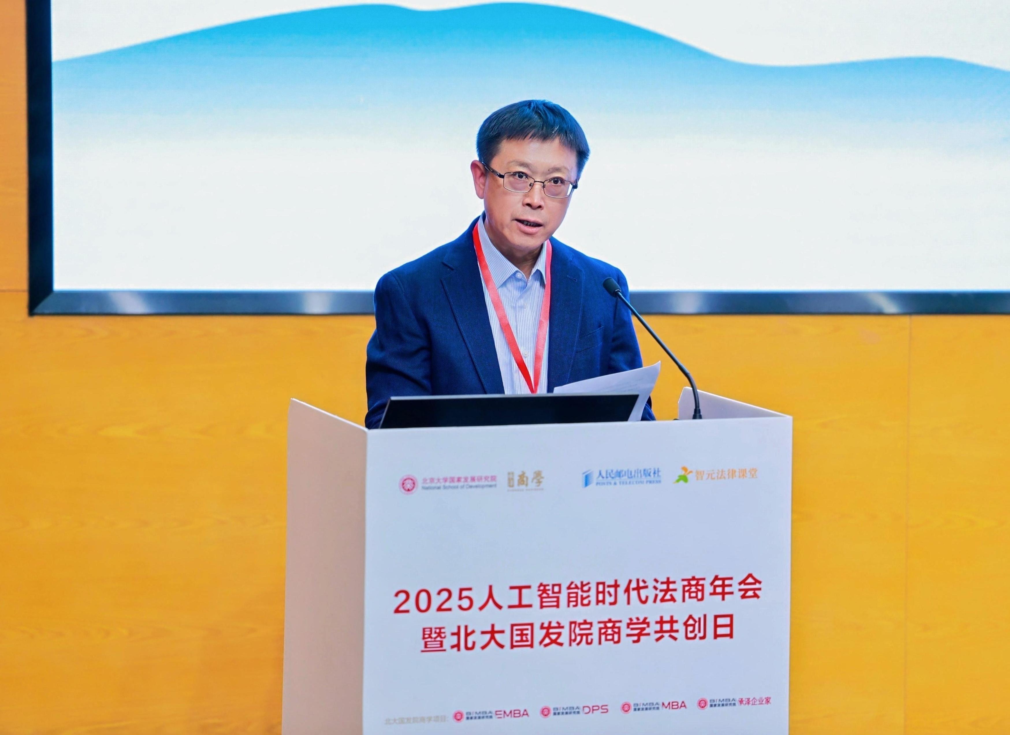 法制日?qǐng)?bào)社編委、法治網(wǎng)總裁萬學(xué)忠在開幕式致辭